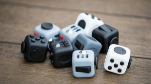 排遣无聊的无聊小玩意儿——Fidget Cube,手还能停停吗?