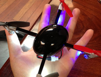 史上最小的玩具飞机:Micro Drone遥控飞行器
