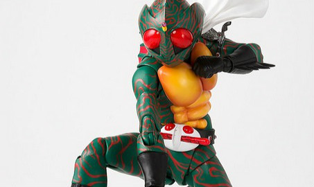 万代 S.H.Figuarts 假面骑士亚马逊（真骨雕制法）