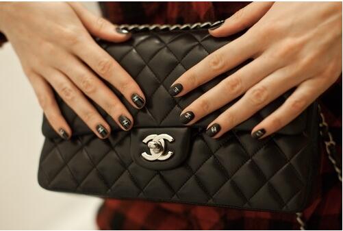 Chanel香奈儿为了整合买家秀 专门开了个社交账号