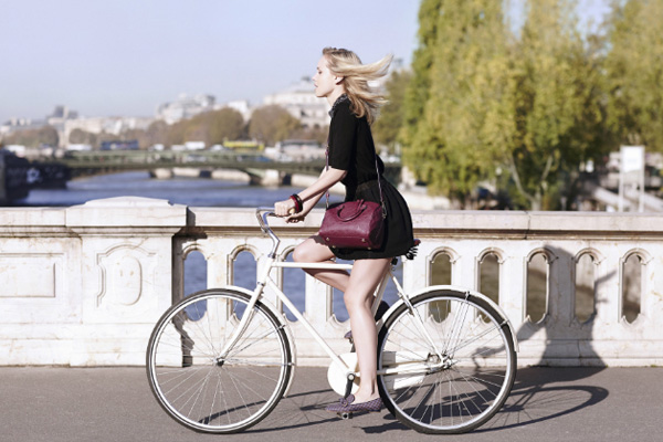 Louis Vuitton 最新手袋广告硬照