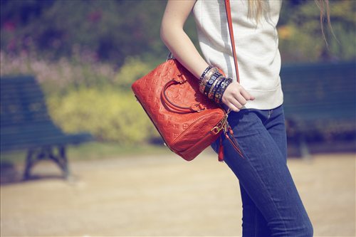 承载经典 LV Speedy 25肩带手袋