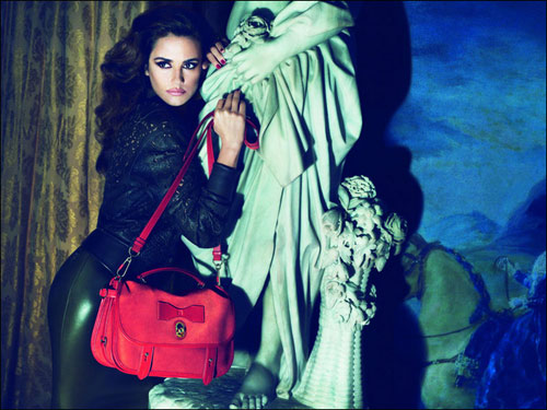 Loewe(罗威)2013春夏服装广告大片:性感女性