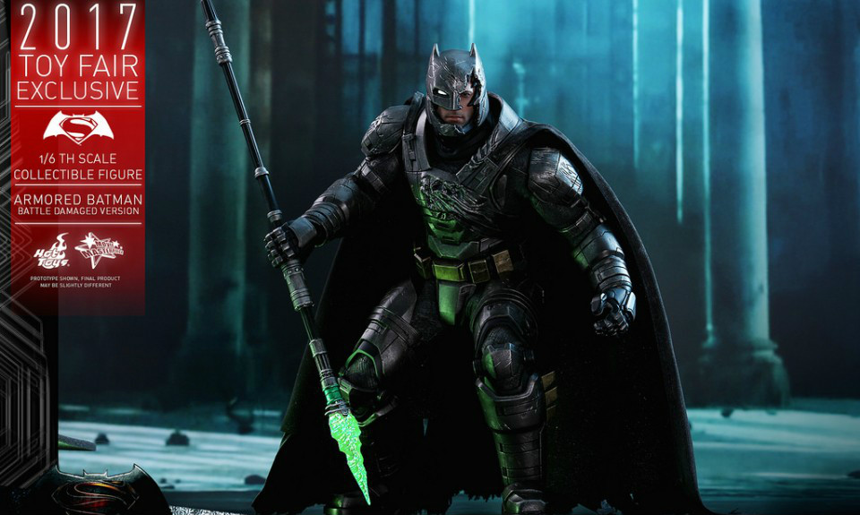 Hot Toys《蝙蝠侠大战超人:正义黎明》钢铁蝙蝠侠 战损版 1/6 比例人偶作品