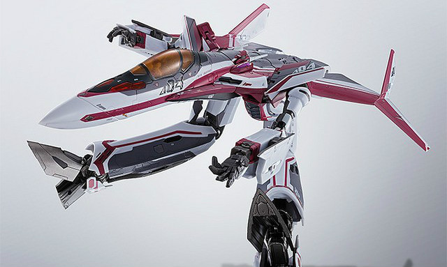 万代 DX超合金《超时空要塞Δ》VF-31C齐格菲 (米拉洁·法莉娜·吉纳斯机)