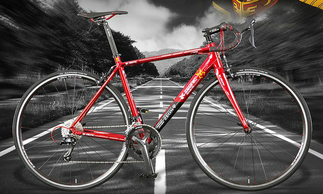 《机动战士高达》ZEONIC 公司制 夏亚专用公路车 【PB限定】