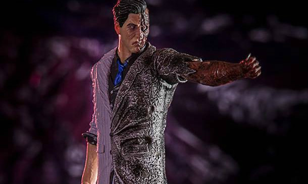 Iron Studios《蝙蝠侠:阿卡姆骑士》双面人 1/10 比例全身雕像作品