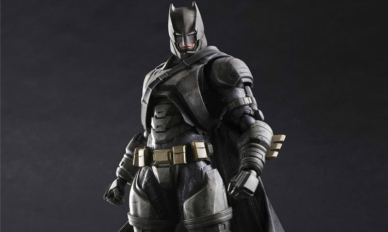 Play Arts 改《蝙蝠侠大战超人：正义曙光》重装蝙蝠侠