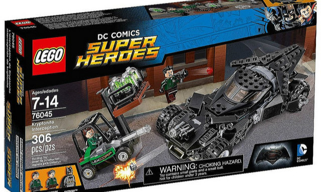 LEGO® 76045【蝙蝠侠对超人:氪星石抢夺战】