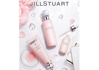 JILLSTUART -【保养系列】使女孩的素颜也能散发光芒。 宛如初生肌肤般,透明感满溢。