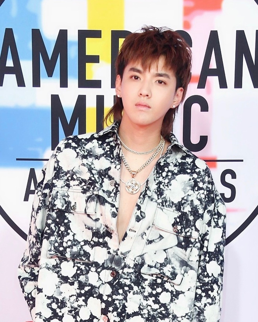 吴亦凡超敢穿、发型超百变 到底是时尚难懂还是他太潮?