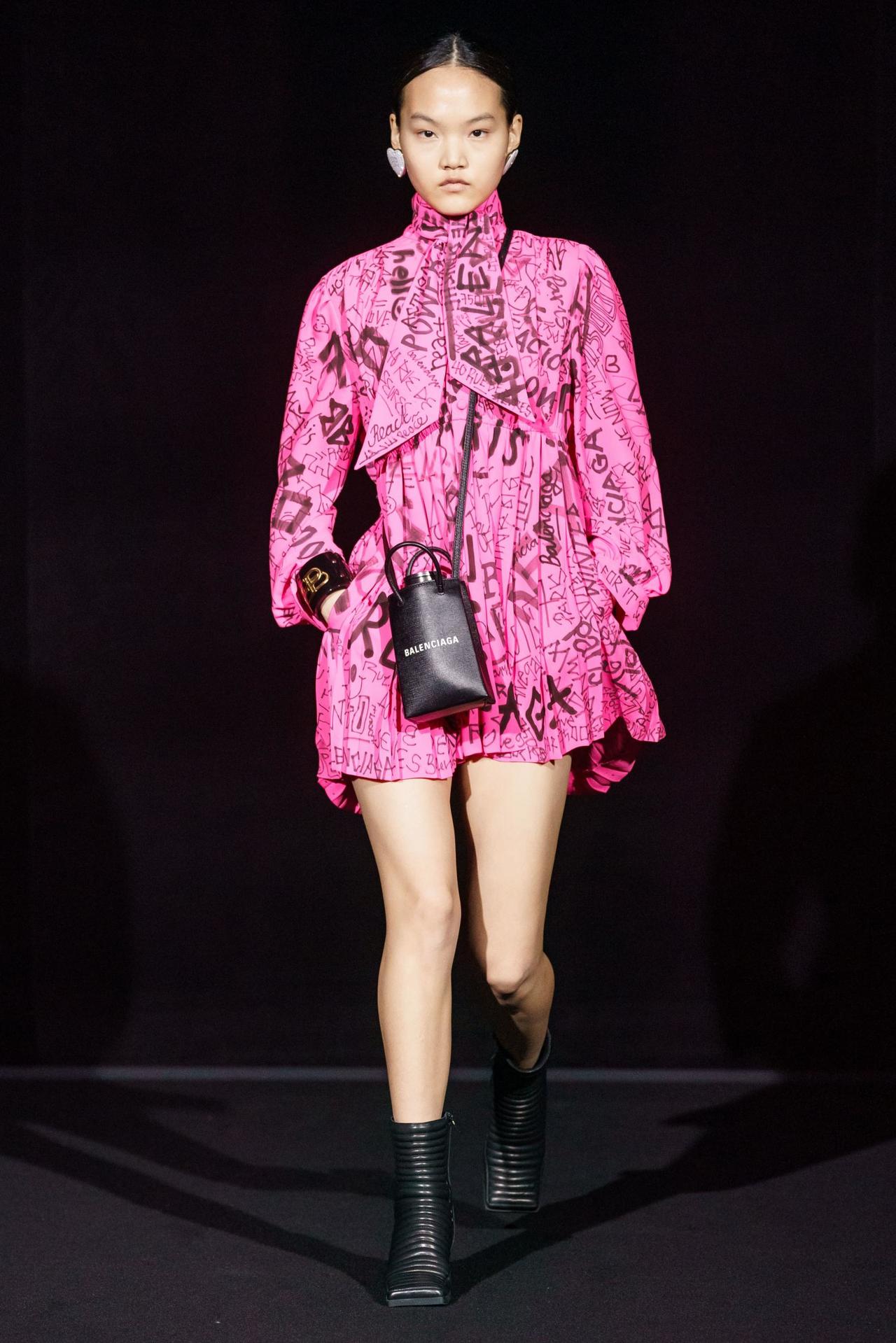 巴黎时尚周/Balenciaga秋冬系列告诉你巴黎人这样穿