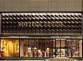 BOTTEGA VENETA 上海金鹰国际购物广场全新专卖店开幕,并推出限量版上海金鹰Duette 包