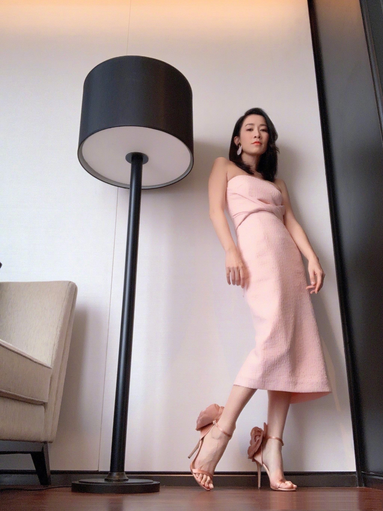 大花凉鞋穿起来超性感 “娴妃”佘诗曼变好温柔