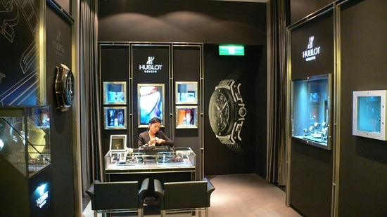 这里住着一个故事 Hublot Tourbillon Manufature King Gold款