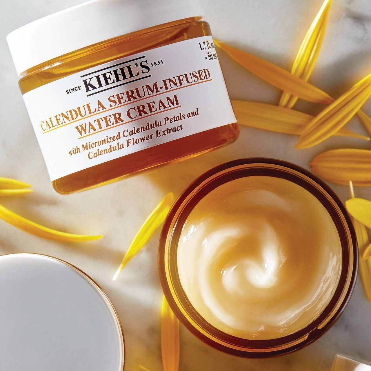 一擦就爆水!Kiehls契尔氏金盏花最强进化 “爆水霜”拯救干妹妹