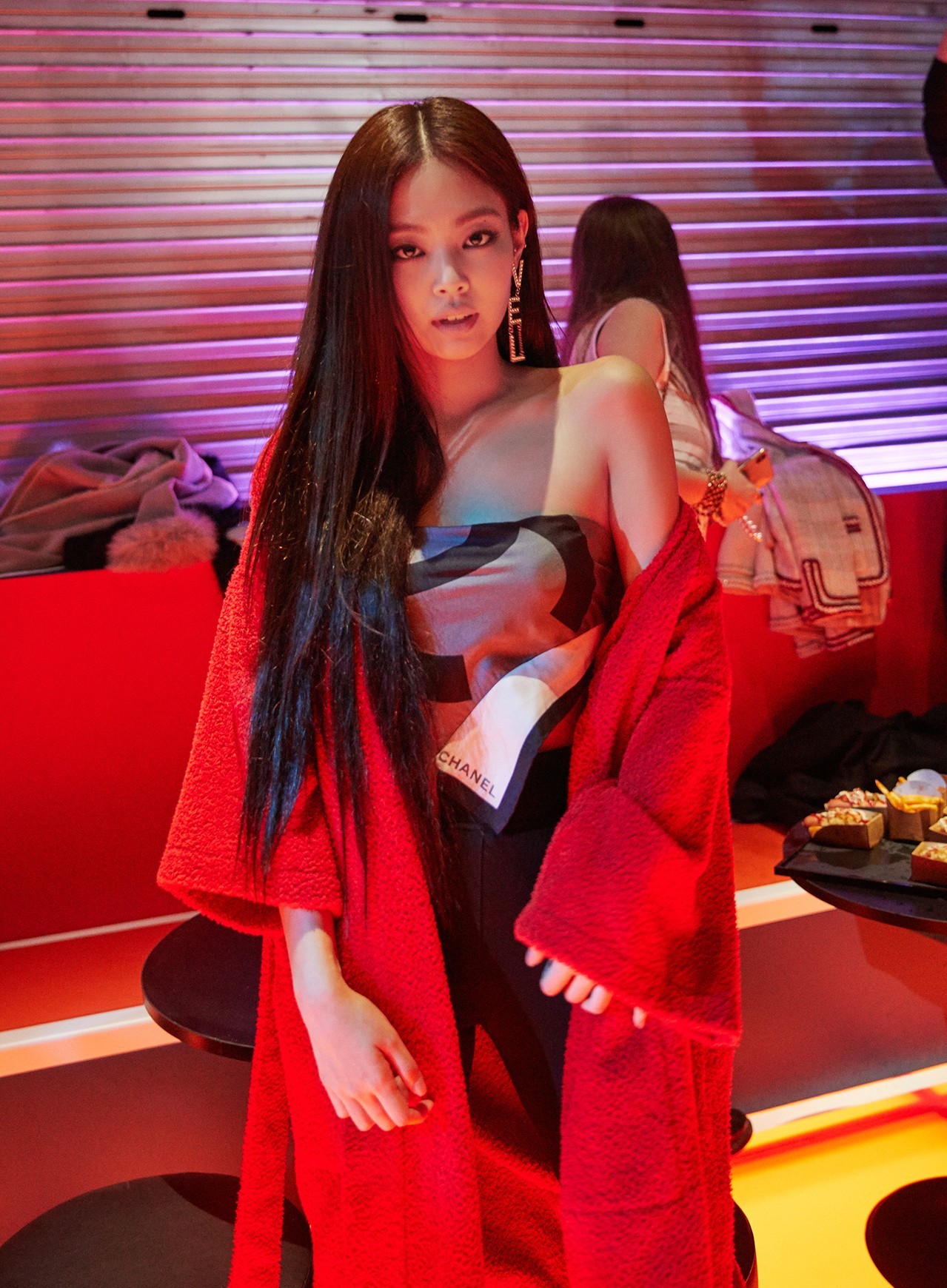 Jennie Kim露肩辣翻!香奈儿菲董联名系列终于上市