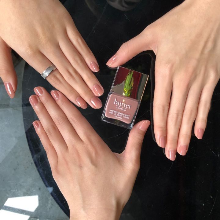 想要提升气质的女孩看过来!显白的指甲油试色心得,开架到专柜都有