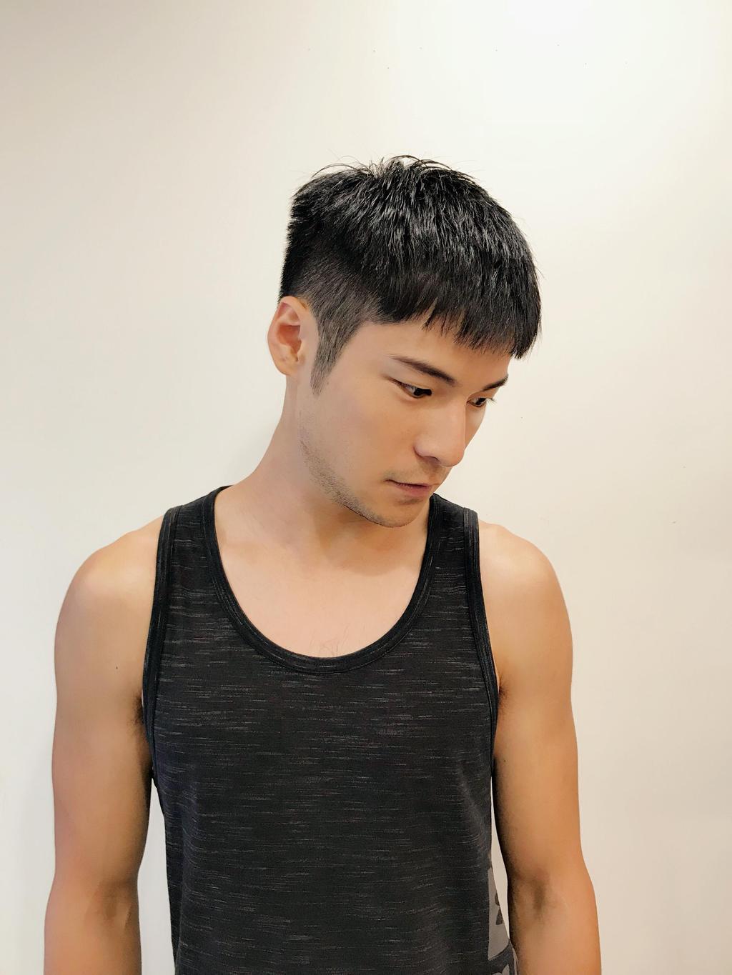 一眼就讨妹子们欢心 韩系男生发型攻略