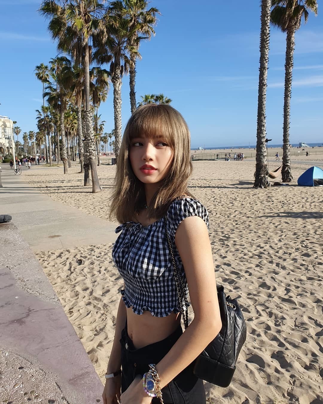 BLACKPINK在美国表演狂圈粉 但Lisa“怎样都不会乱的浏海”询问度更高