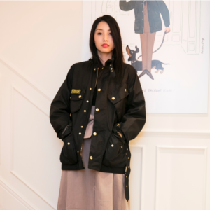 寒流报到!跟着日本街头型女穿搭Barbour 就对了! 五款男装女穿必败单品