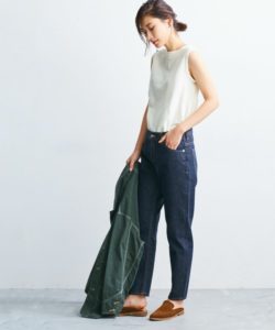 白色无袖上衣让自己更迷人!最新日本夏季穿搭总整理