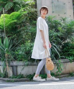 夏日轻松搭配!15套洋装及内搭裤日系穿搭示范