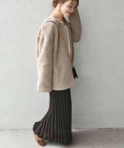 春天也很实穿!可爱又时尚的Oversize羊羔绒外套特集