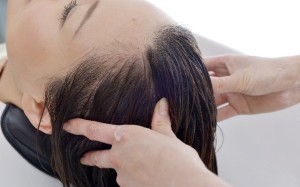 在一年中头皮最疲惫的秋季里唤醒秀发的方法是?