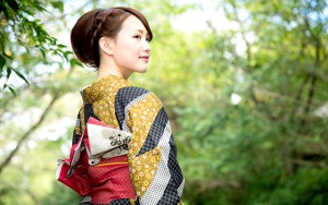 向回头率女神学习,用背影抓住众人目光的三种方法