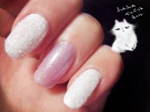 猫毛般的轻柔魅力!今年秋冬流行的“丝绒美甲”DIY