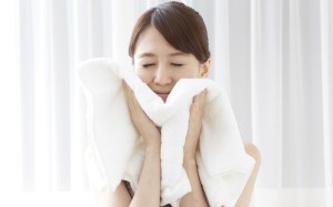 用冰镇美容法来解决毛孔打开以及化妆花掉等问题!