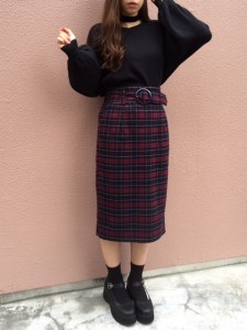 秋季就用针织上衣来完成惹人爱日系穿搭　黑色更能提升女人味♡