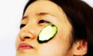 【你知道吗?】自制的“小黄瓜面膜”超危险!? 别说美白了,搞不好还会造成皱纹唷!