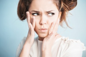 【不知道适不适合自己?】哪一个比较好,矿物粉底跟普通粉底?