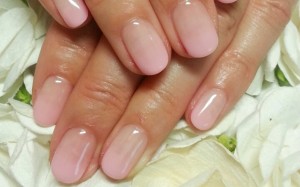 水嫩咕溜超可爱!大受欢迎的“果冻风渐层指甲”
