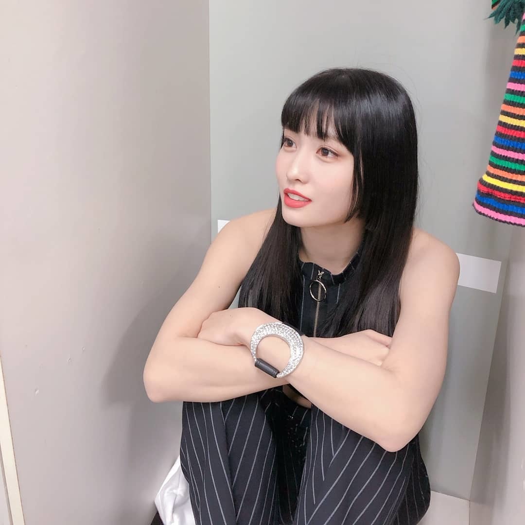 TWICE魅力无可挡 Momo“日式公主切”造型再掀热潮