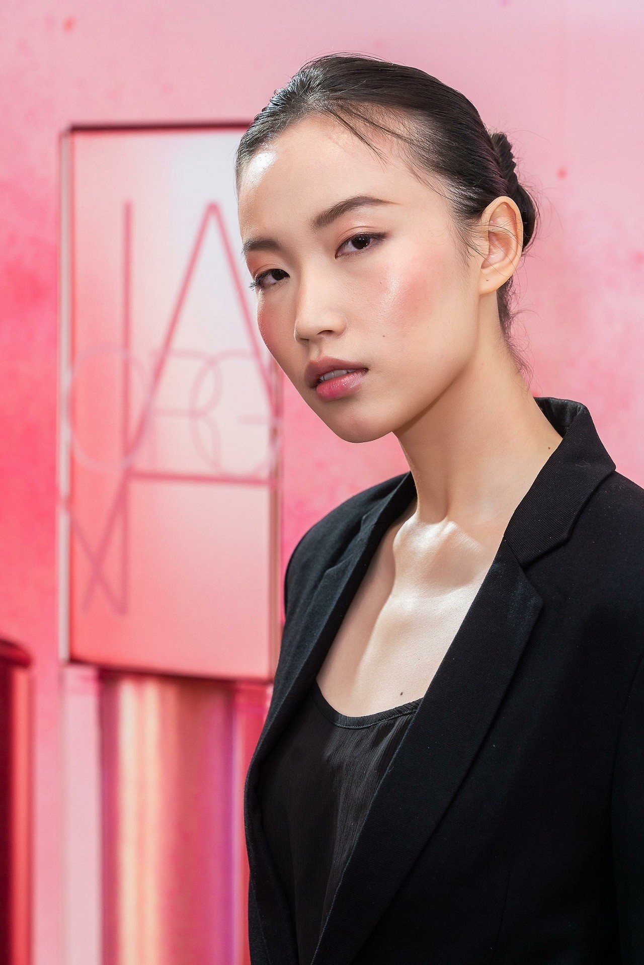 高潮or果漾女孩选哪款?夏季彩盘就要超亮眼 一眼闪瞎路人