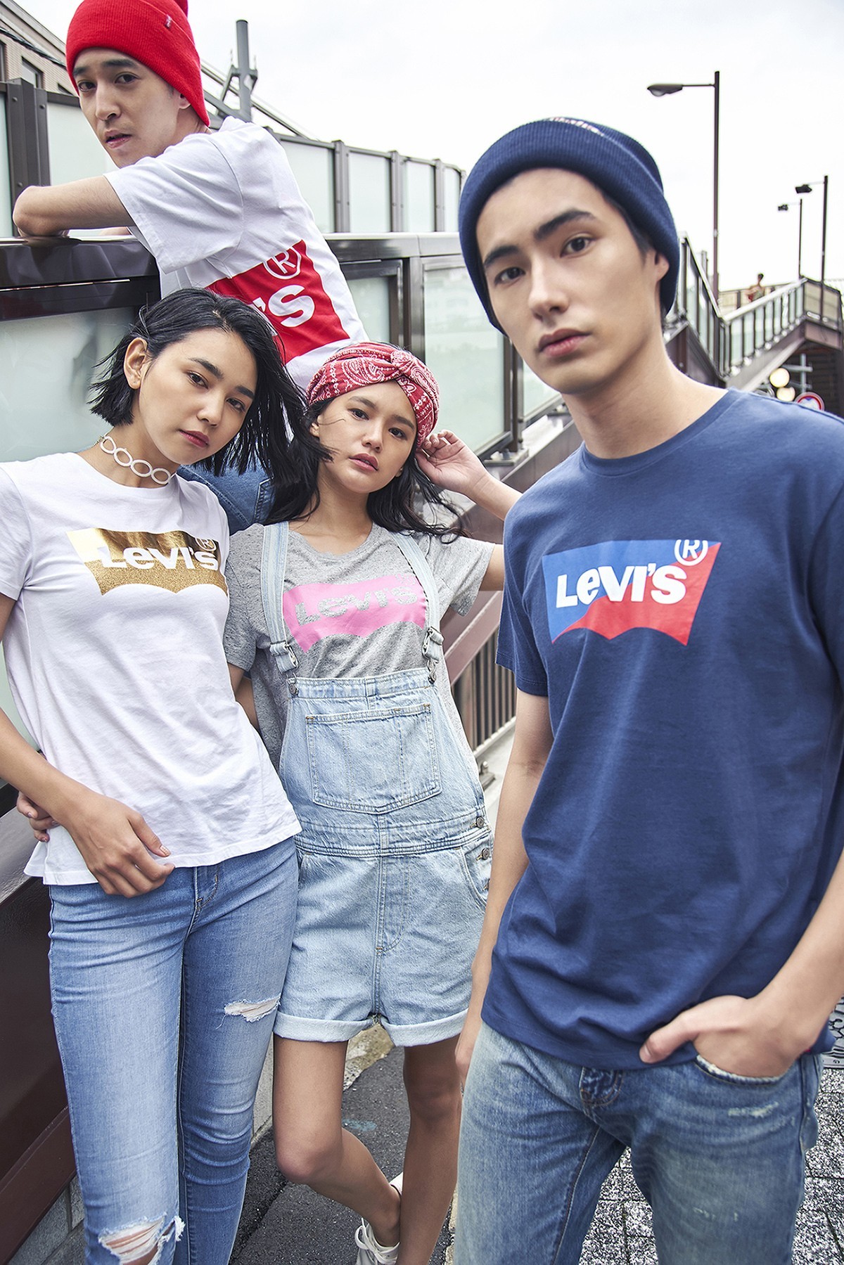80复古街头时尚！今夏潮男潮女必备Logo T　LEVIS Logomania风潮来袭