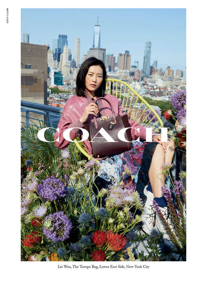 水原希子变成曼哈顿渡轮上的调皮少女 COACH全新团队打造秋季形象广告