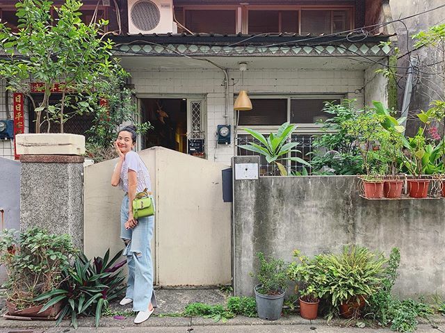这绝对是真爱！曾之乔连三天带新欢“小绿绿”出门