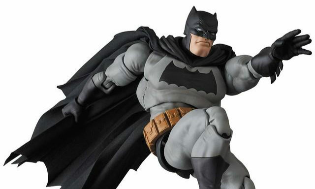 MAFEX《蝙蝠侠：黑暗骑士归来》蝙蝠侠 BATMAN （The Dark Knight Returns）