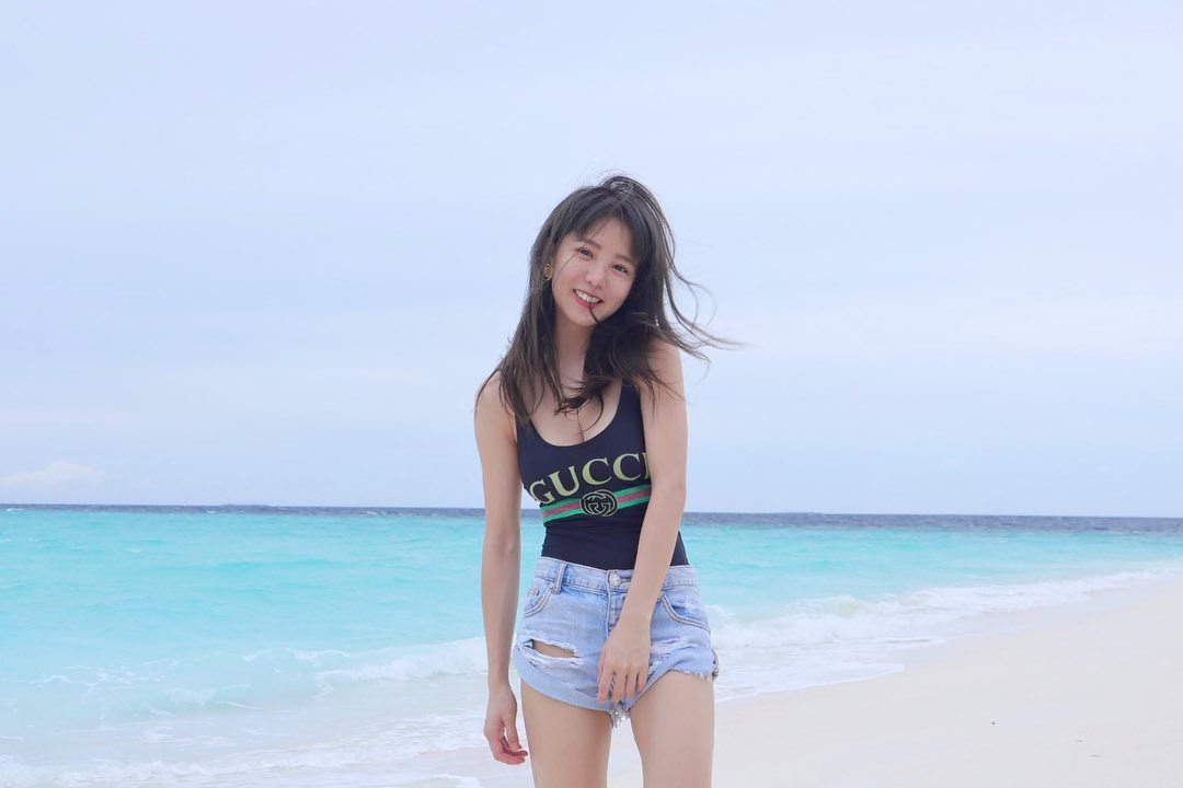 辣穿Gucci泳装搭牛仔短裤 郭书瑶有型又性感