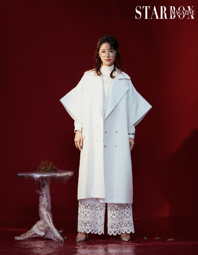 林心如穿maje扮古灵精怪书呆子 秋冬新代言张天爱和汪星人一起抢镜