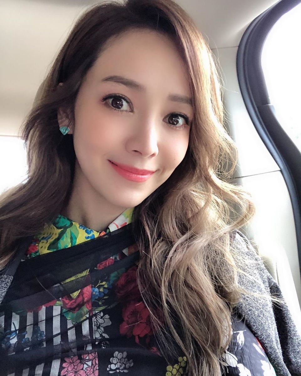 脱妆不是用粉底、蜜粉补而是用这个!侯佩岑夏天必备补妆神器与技巧