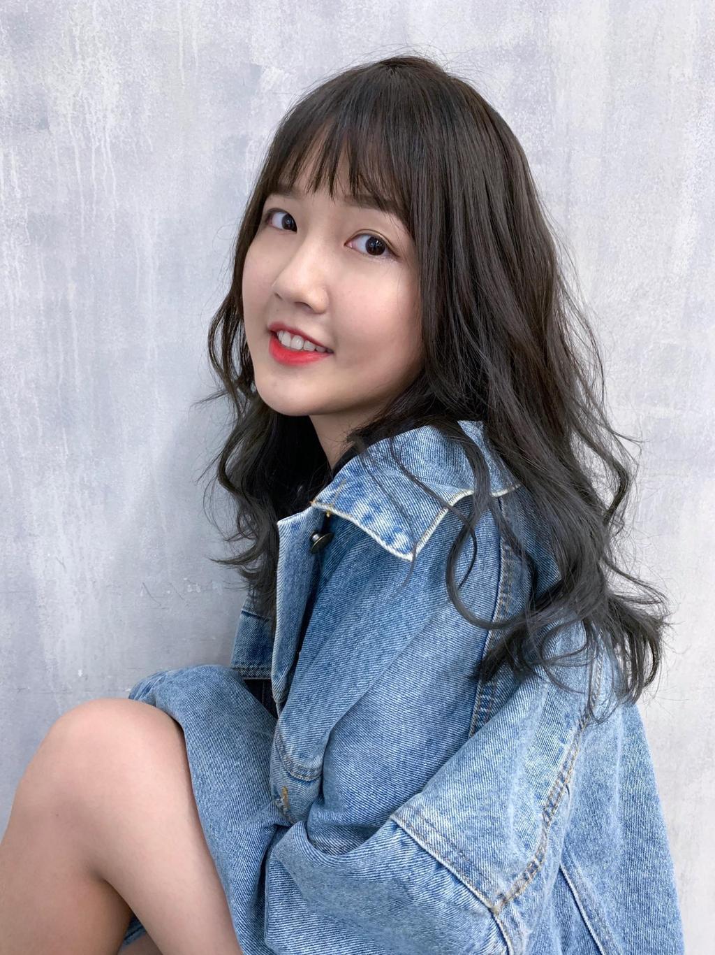 夏日薄透感气质发型怎么来?这12款“透明系发色”准没错