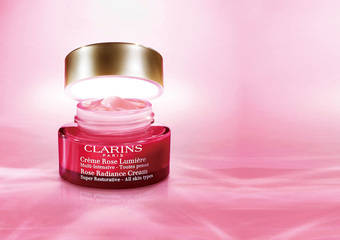 CLARINS 克兰诗 - 别让年龄关闭肌肤的”美肌模式” 破表水感补嫩、补润再补色,素颜也能超漂亮
