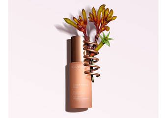 CLARINS 克兰诗 - 全新“焕颜紧致眼部弹力慕丝”精华液的高渗透+高效能,乳霜的舒适保湿 两种优点一次到位满足