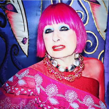 黛妃、皇后合唱团都穿过她的设计！纵横时尚界50年的庞克公主：Zandra Rhodes