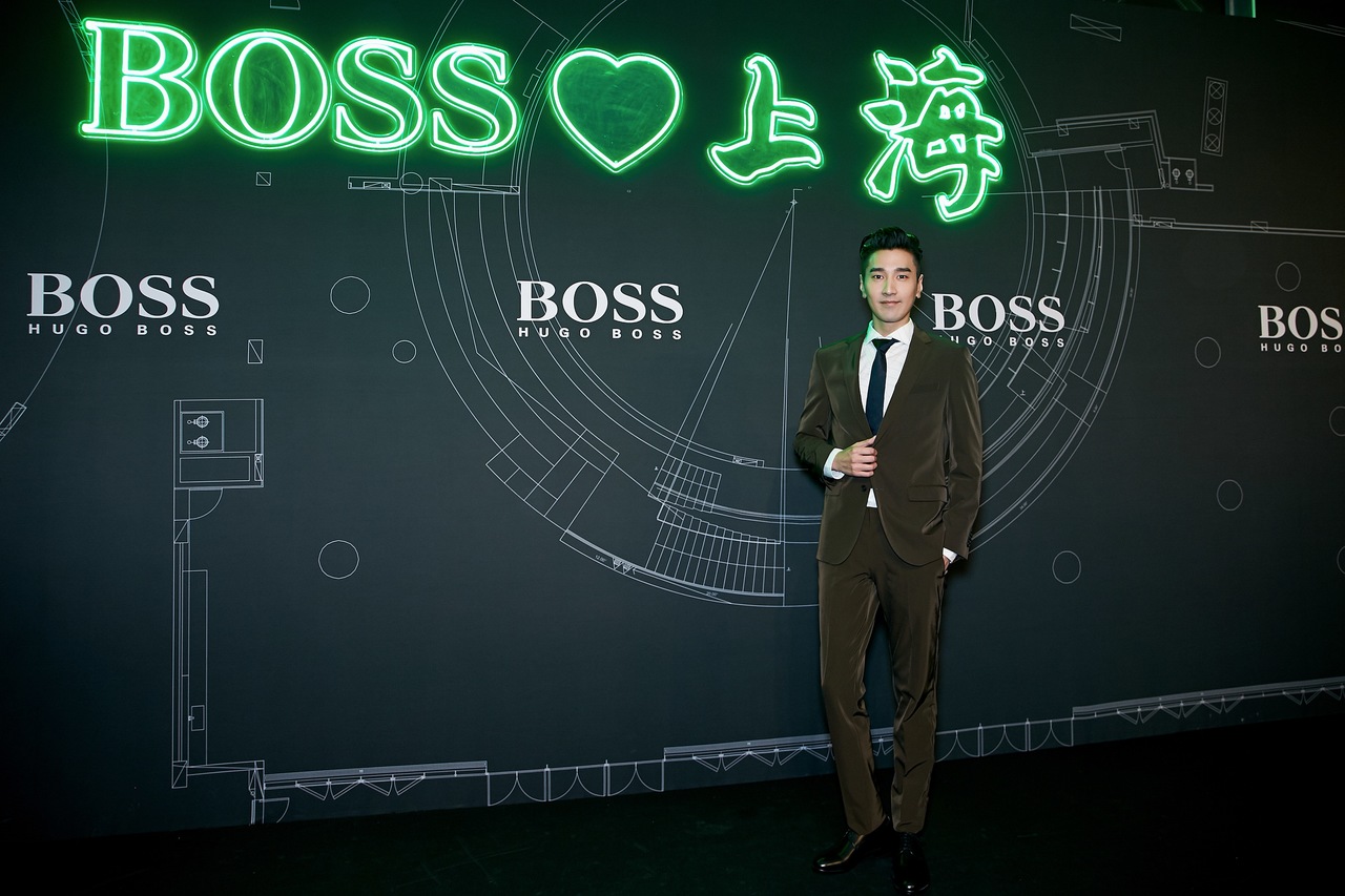 赵又廷、亨利卡维尔同场拼帅 力挺BOSS 2020早秋大秀